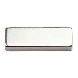 Магніт для гель-лаку, плоский Cat`s eye ADORE 