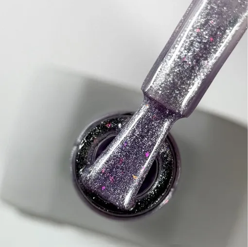 Гель-лак кришталева кішка з хлоп`ями юкі, 9 мл №10 Cat Shine Gel Polish SAGA Professional