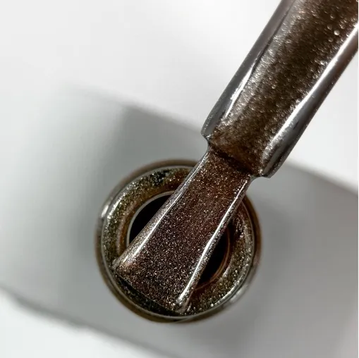 Гель-лак кришталева кішка, 9 мл №11 Cat Shine Gel Polish SAGA Professional