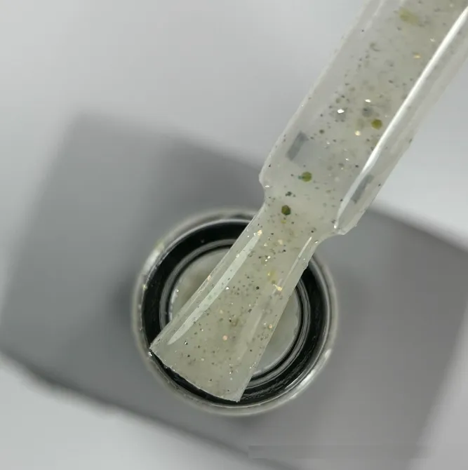 База камуфлююча з шимером та світловідбиваючим ефектом, 10 мл №02 Sugar Base SAGA Professional