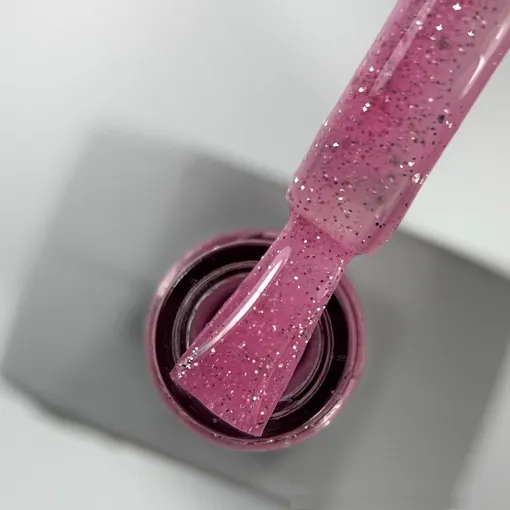 База камуфлююча з шимером та світловідбиваючим ефектом, 10 мл №05 Sugar Base SAGA Professional